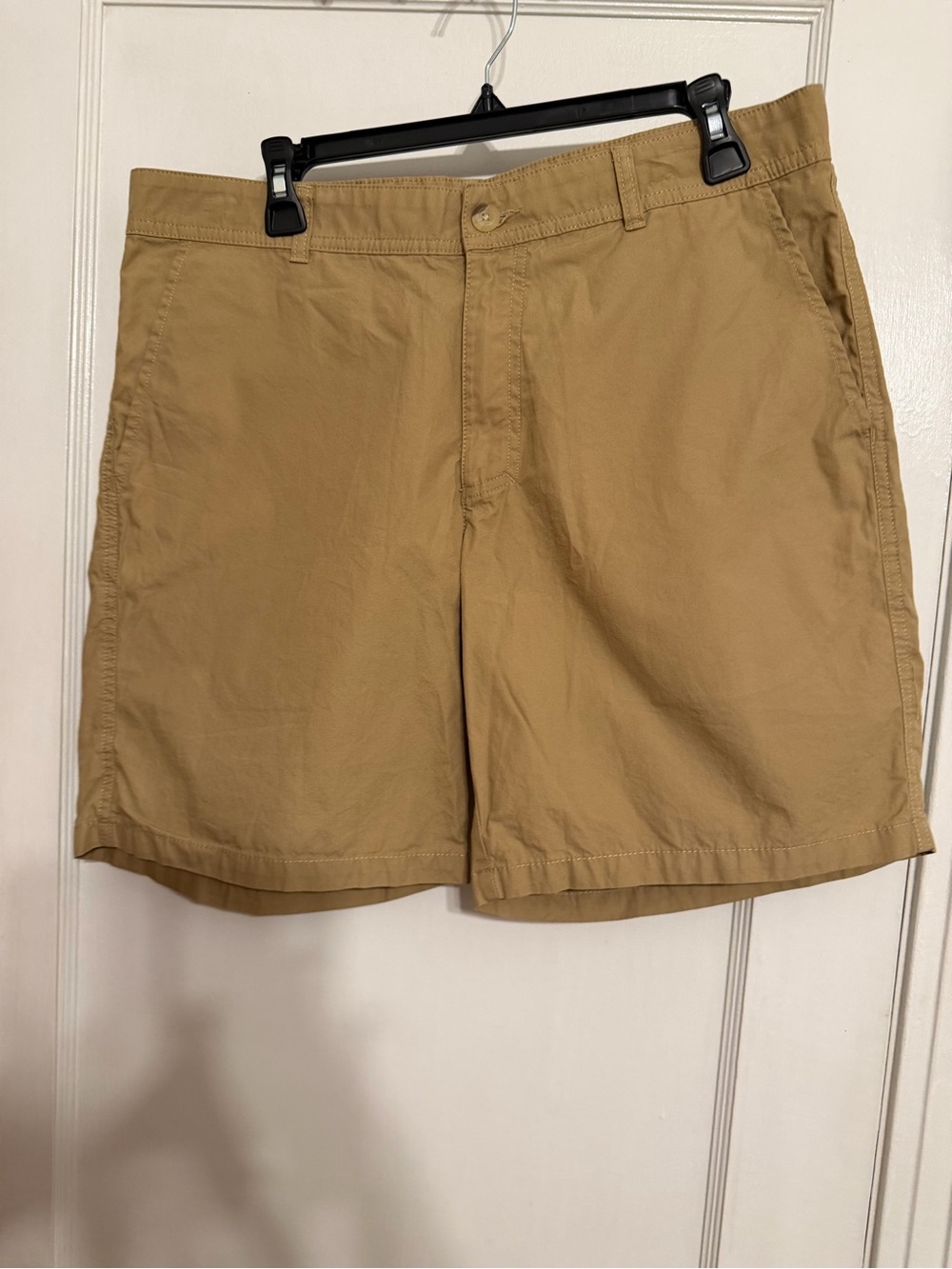 Columbia Men's Flat Front Shorts in Tan